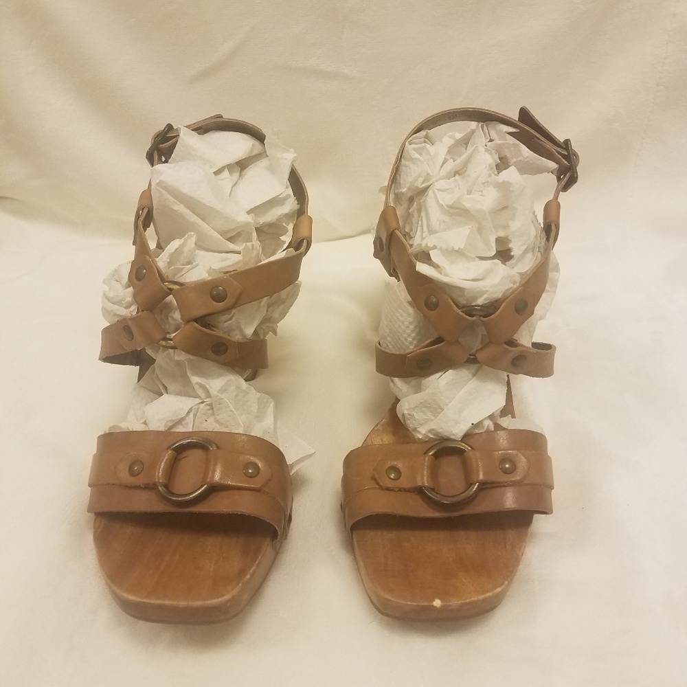 Brown heel size 7